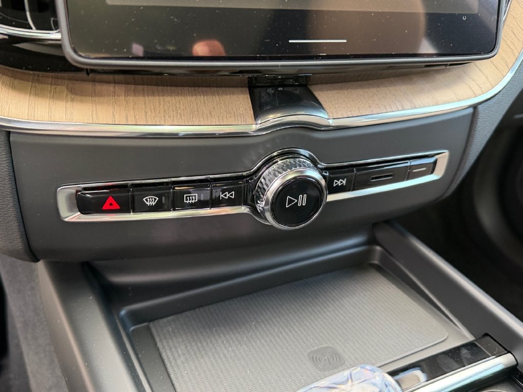 2027 Volvo XC60 Plug-In Hybrid T8 Plus