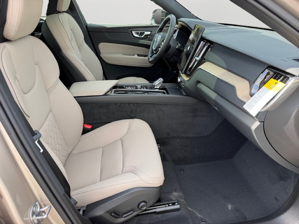 2027 Volvo XC60 Plug-In Hybrid T8 Plus