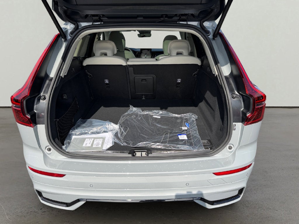 2027 Volvo XC60 Plug-In Hybrid T8 Ultra