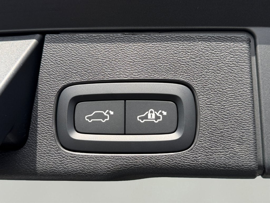 2027 Volvo XC60 Plug-In Hybrid T8 Ultra