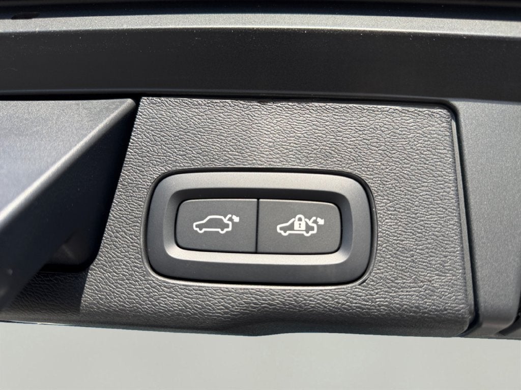 2027 Volvo XC60 Plug-In Hybrid T8 Ultra