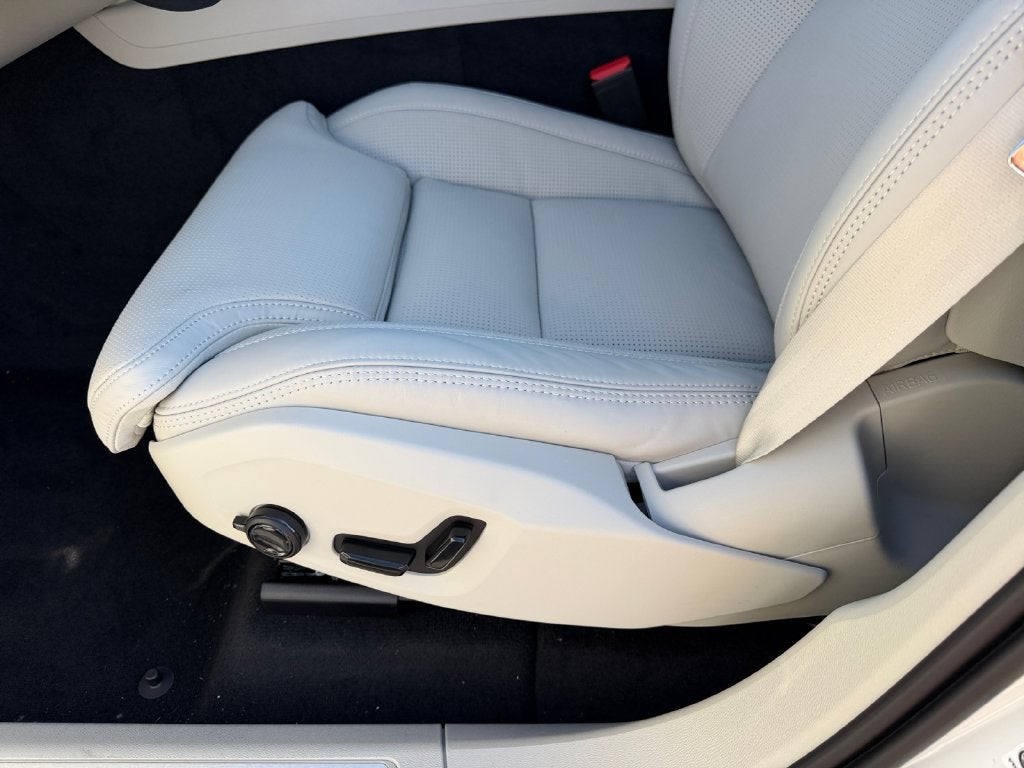 2027 Volvo XC60 Plug-In Hybrid T8 Ultra