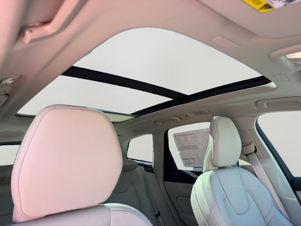 2027 Volvo XC60 Plug-In Hybrid T8 Ultra