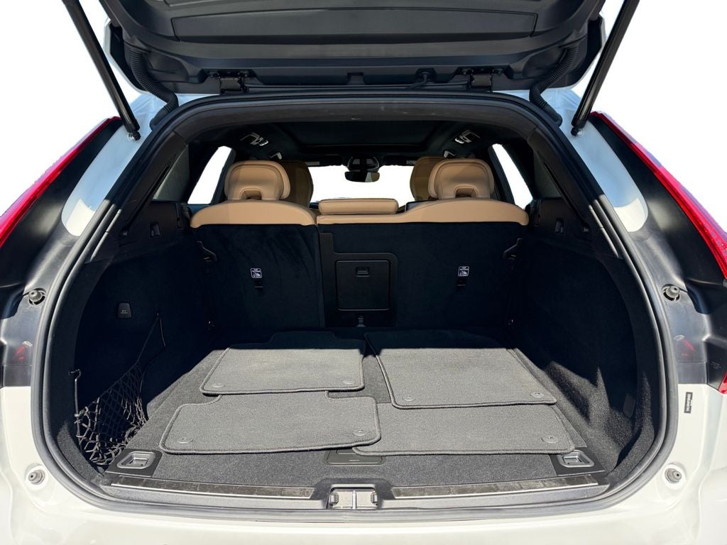 2023 Volvo XC60 B5 Ultimate Bright Theme