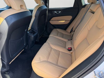 2023 Volvo XC60 B5 Ultimate Bright Theme
