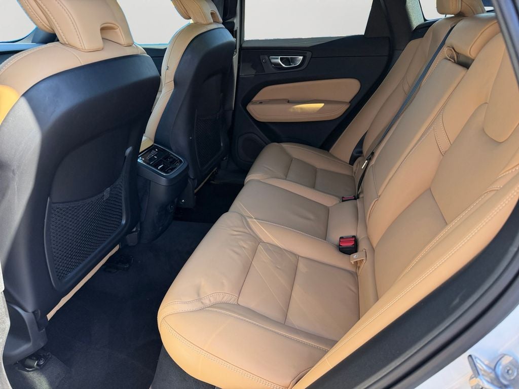 2023 Volvo XC60 B5 Ultimate Bright Theme
