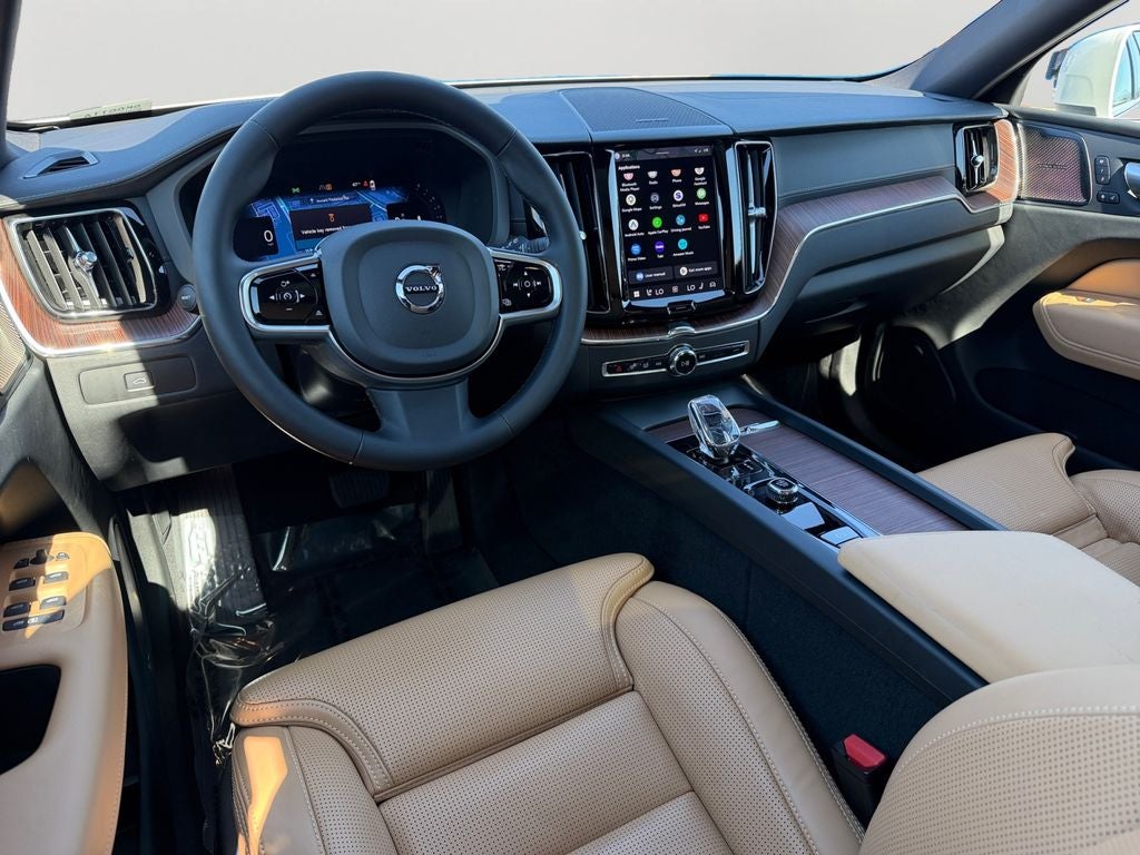 2023 Volvo XC60 B5 Ultimate Bright Theme