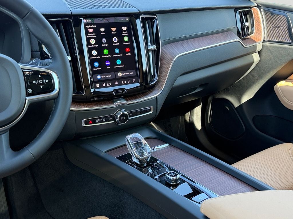 2023 Volvo XC60 B5 Ultimate Bright Theme