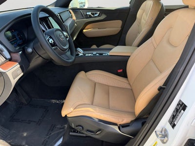 2023 Volvo XC60 B5 Ultimate Bright Theme