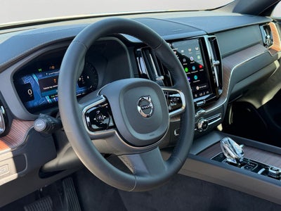 2023 Volvo XC60 B5 Ultimate Bright Theme