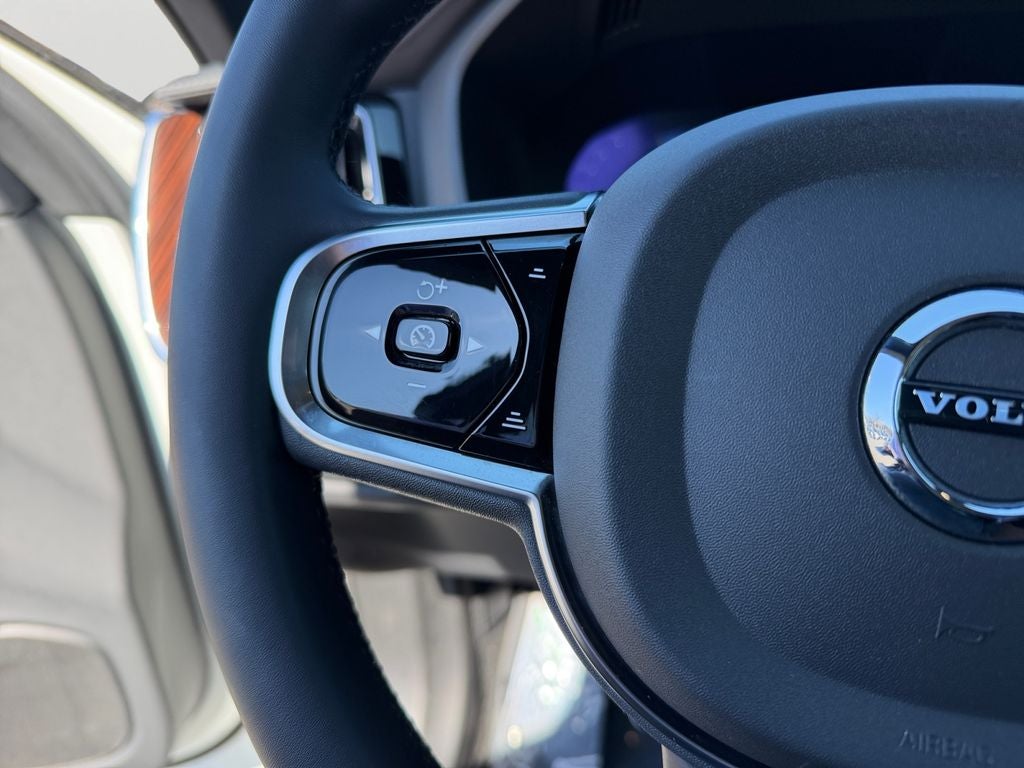 2023 Volvo XC60 B5 Ultimate Bright Theme