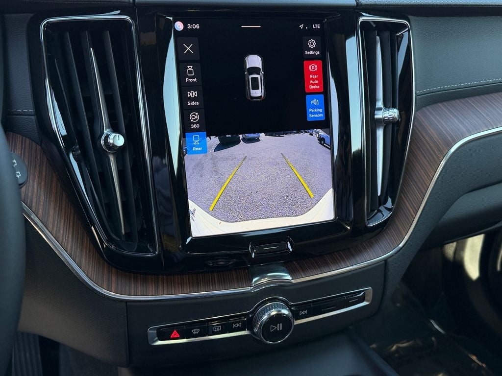 2023 Volvo XC60 B5 Ultimate Bright Theme
