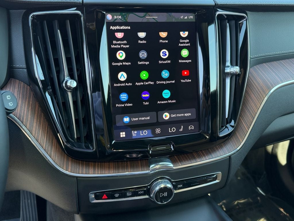 2023 Volvo XC60 B5 Ultimate Bright Theme