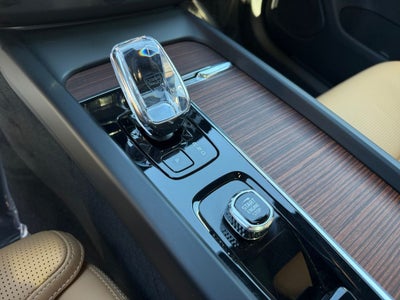 2023 Volvo XC60 B5 Ultimate Bright Theme