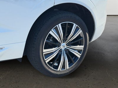 2023 Volvo XC60 B5 Ultimate Bright Theme