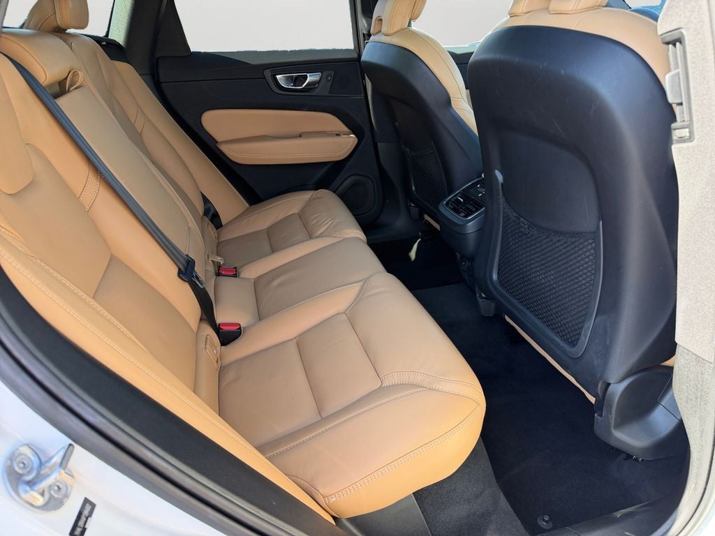 2023 Volvo XC60 B5 Ultimate Bright Theme