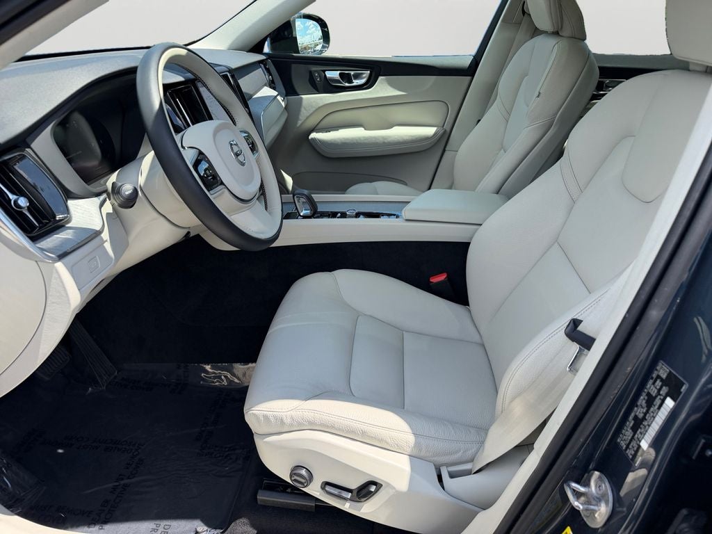 2024 Volvo XC60 B5 Plus Dark Theme Volvo Certified**Blond interior**