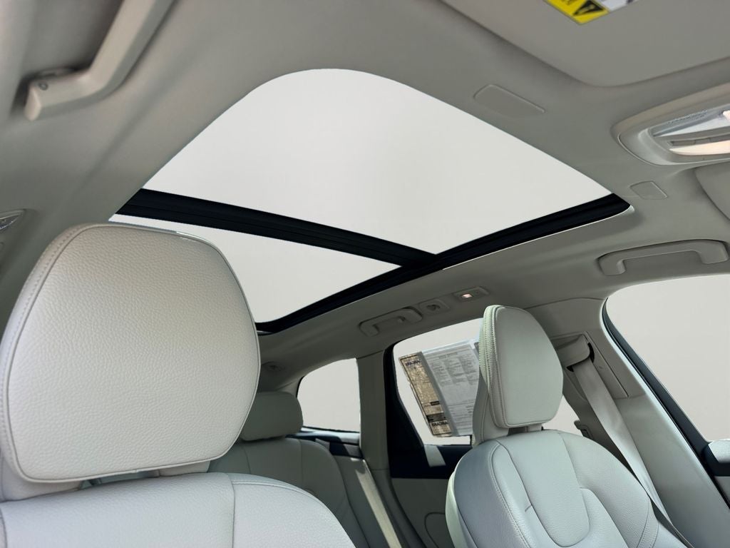 2024 Volvo XC60 B5 Plus Dark Theme Volvo Certified**Blond interior**