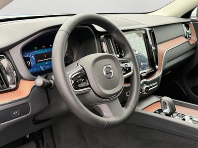 2024 Volvo XC60 B5 Plus Dark Theme
