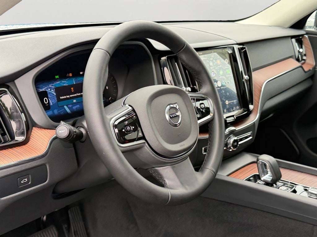 2024 Volvo XC60 B5 Plus Dark Theme