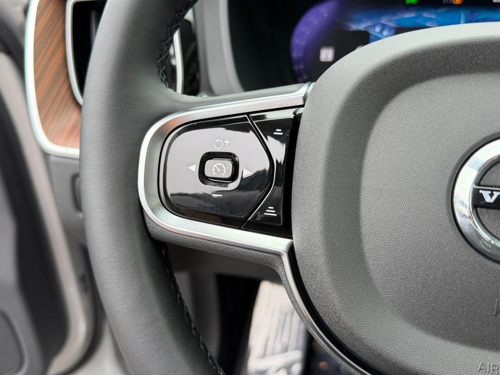 2024 Volvo XC60 B5 Plus Dark Theme