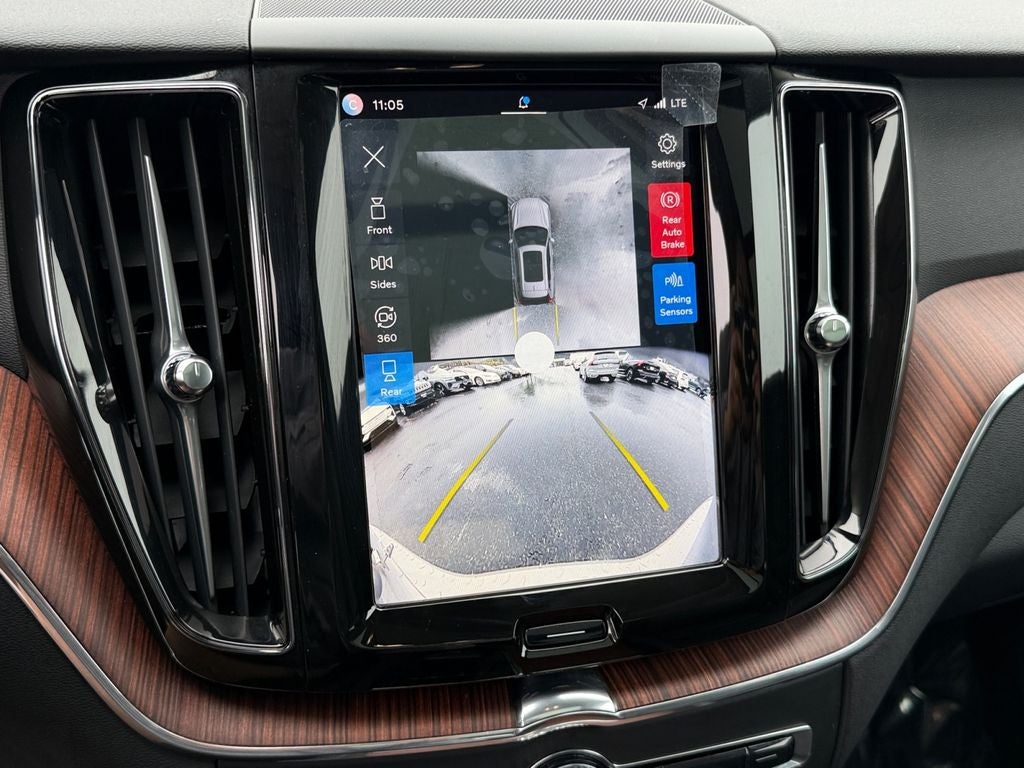 2024 Volvo XC60 B5 Plus Dark Theme