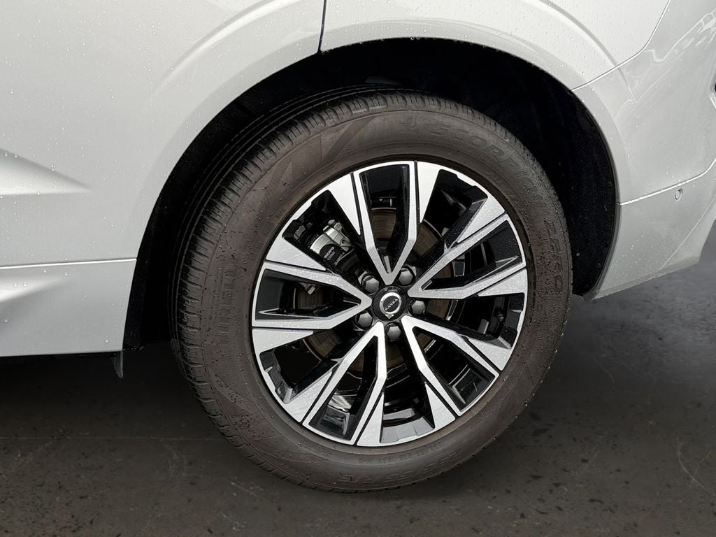 2024 Volvo XC60 B5 Plus Dark Theme