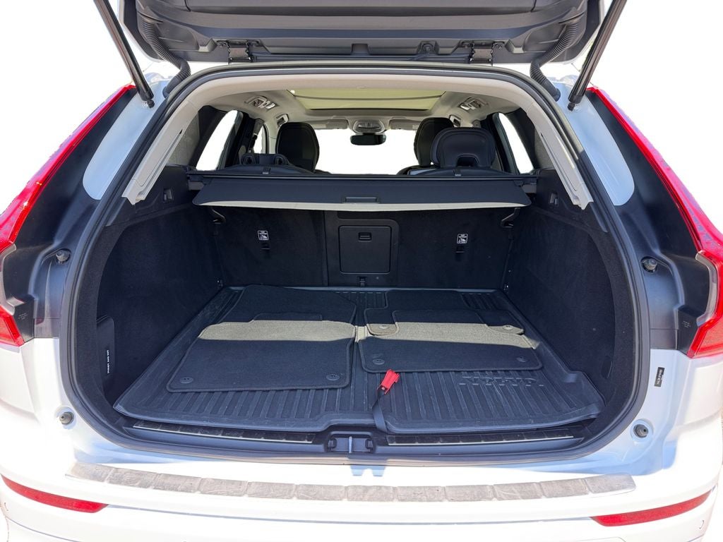 2023 Volvo XC60 B5 Plus Dark Theme