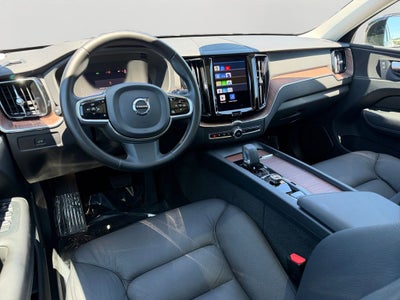 2023 Volvo XC60 B5 Plus Dark Theme