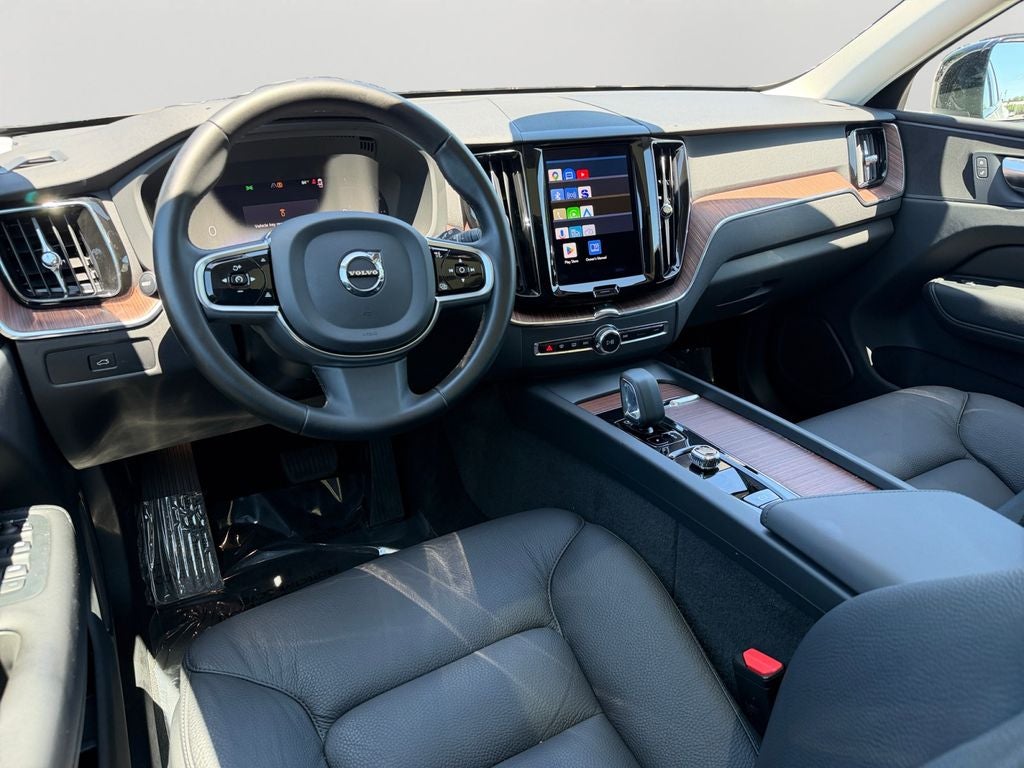 2023 Volvo XC60 B5 Plus Dark Theme