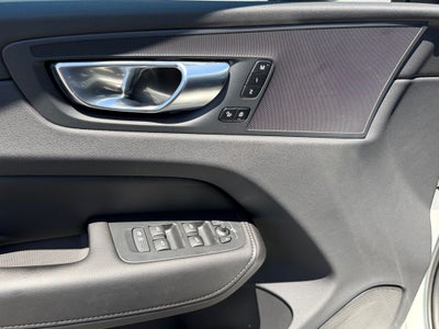 2023 Volvo XC60 B5 Plus Dark Theme