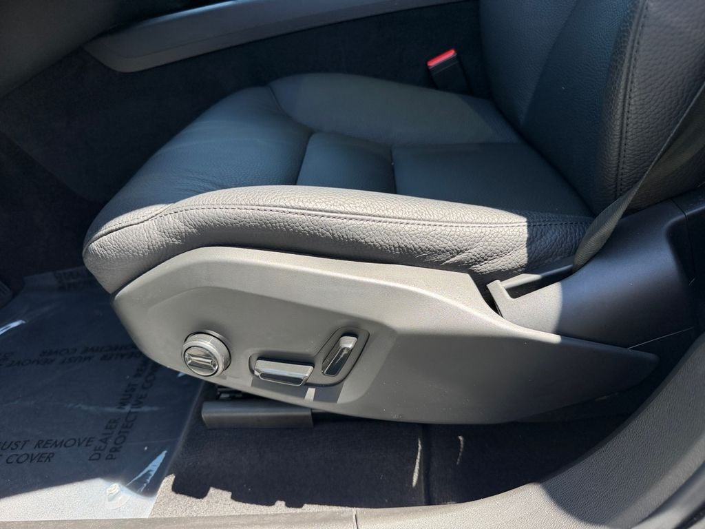 2023 Volvo XC60 B5 Plus Dark Theme