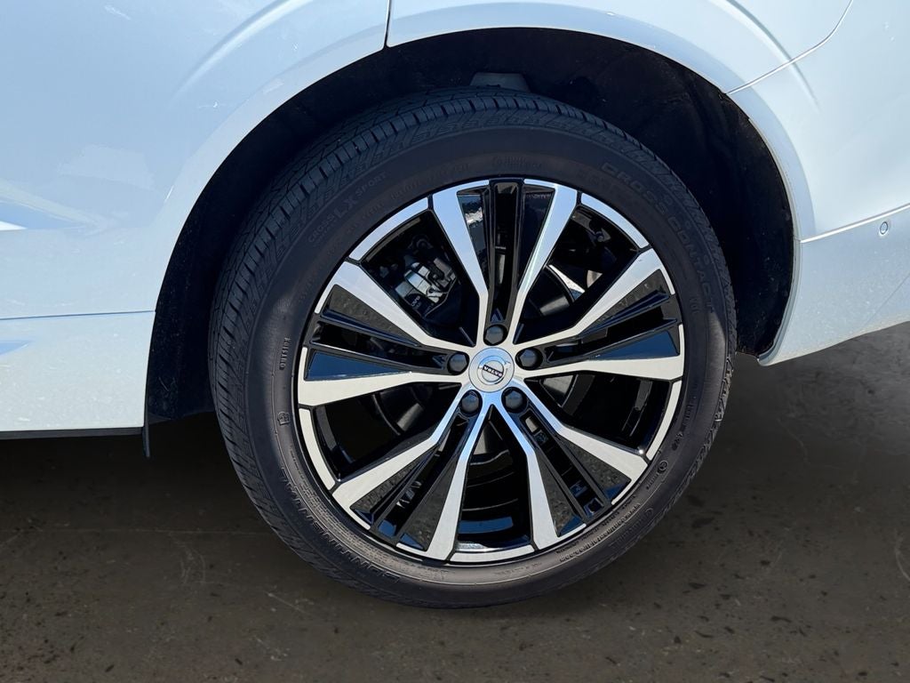 2023 Volvo XC60 B5 Plus Dark Theme