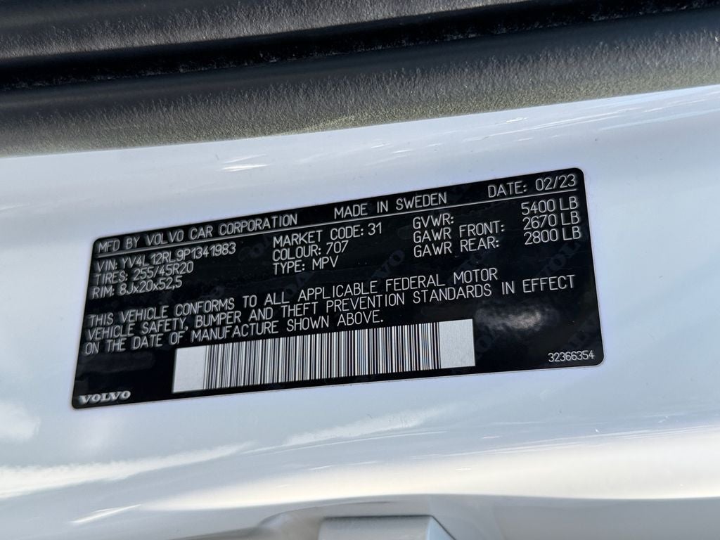 2023 Volvo XC60 B5 Plus Dark Theme