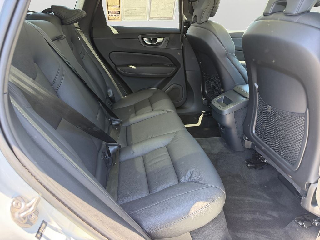 2023 Volvo XC60 B5 Plus Dark Theme