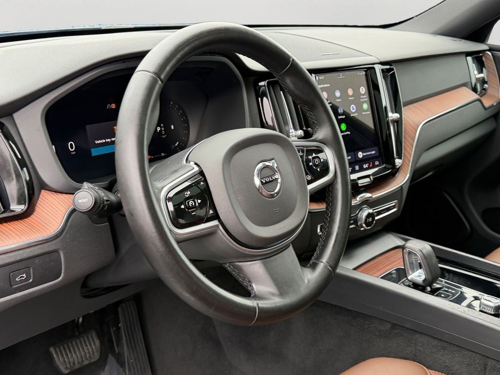 2023 Volvo XC60 B5 Plus Bright Theme