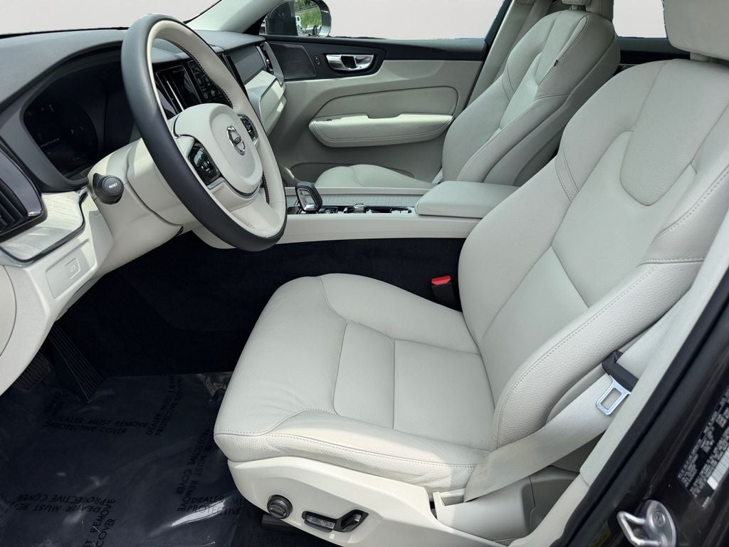 2023 Volvo XC60 B5 Plus Bright Theme