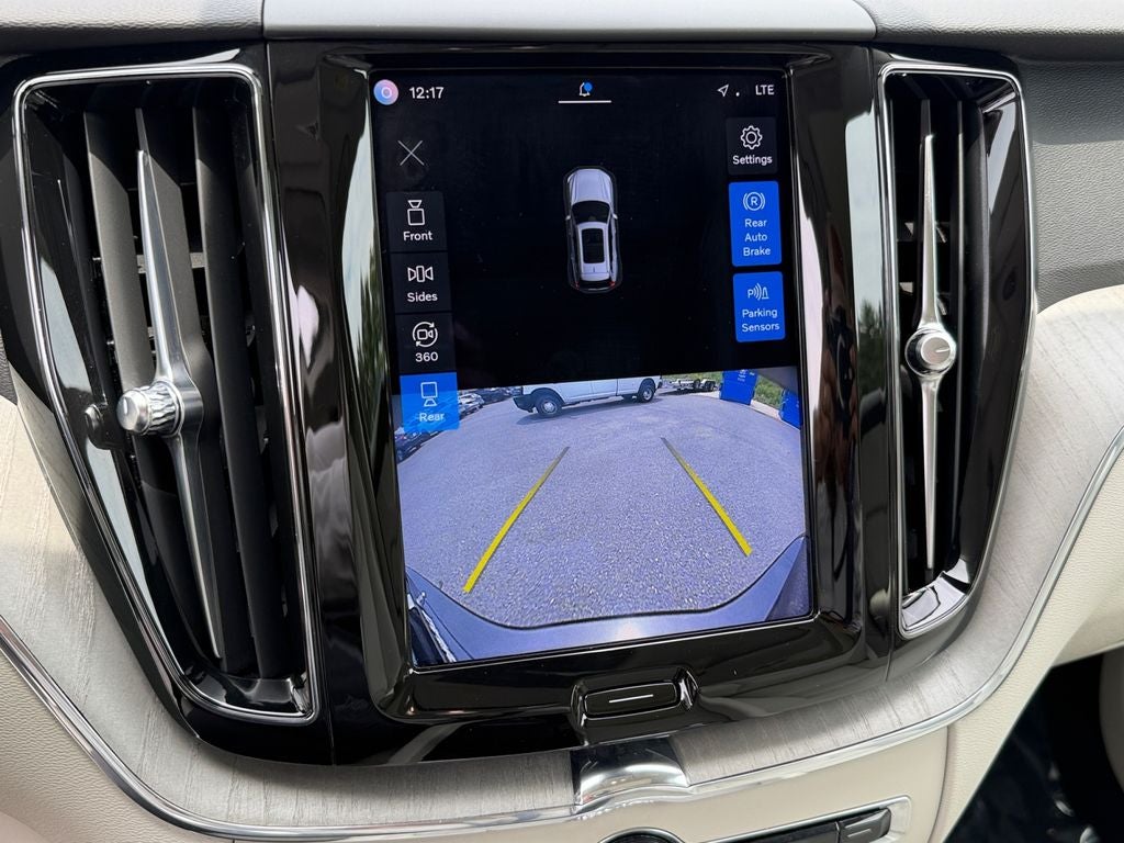2023 Volvo XC60 B5 Plus Bright Theme