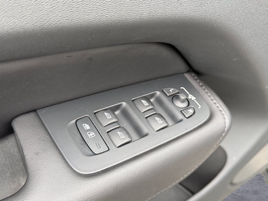 2023 Volvo XC60 B5 Plus Bright Theme Volvo Certified
