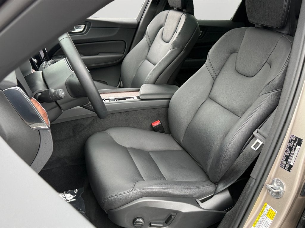 2023 Volvo XC60 B5 Plus Bright Theme Volvo Certified