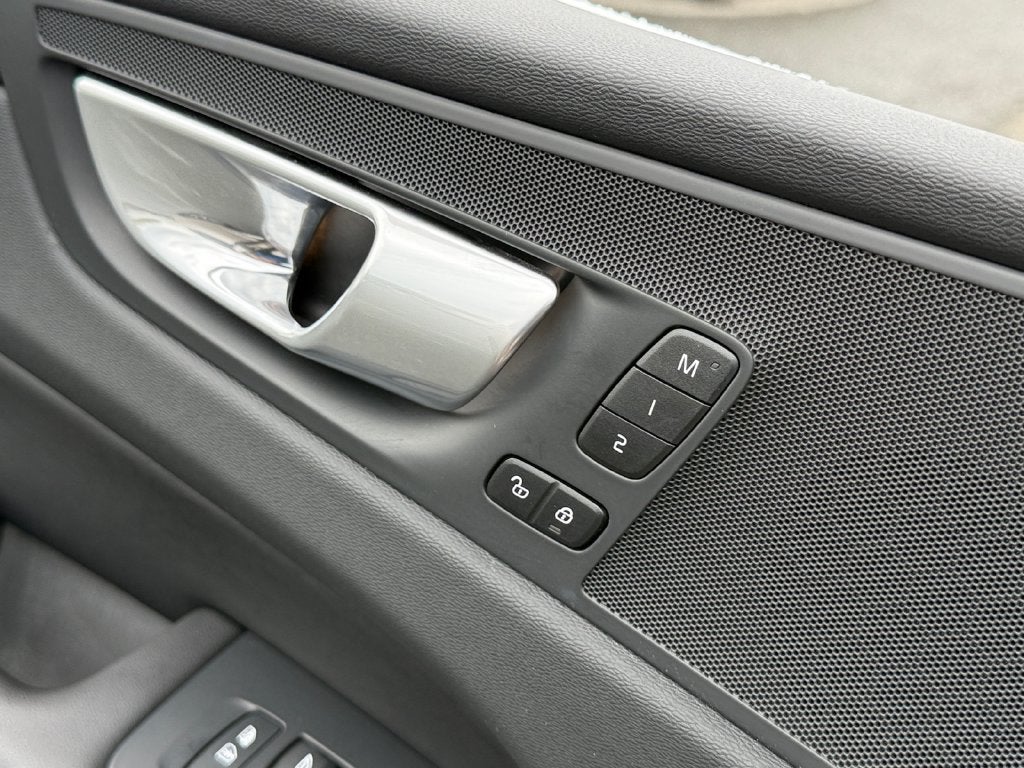 2023 Volvo XC60 B5 Plus Bright Theme Volvo Certified
