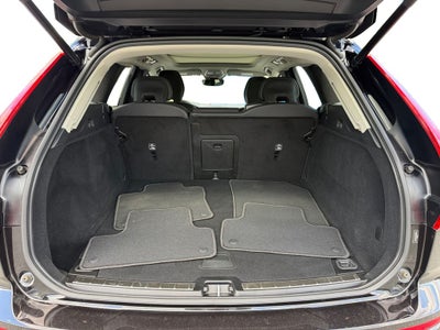 2023 Volvo XC60 B5 Plus Dark Theme