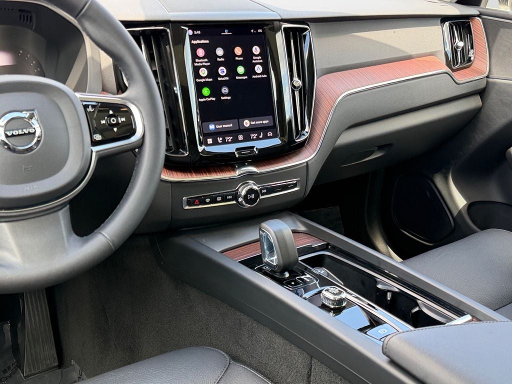 2023 Volvo XC60 B5 Plus Dark Theme
