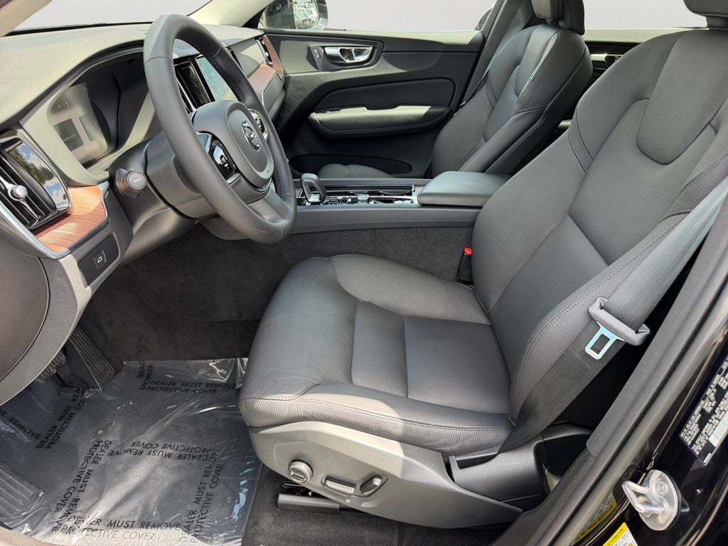 2023 Volvo XC60 B5 Plus Dark Theme