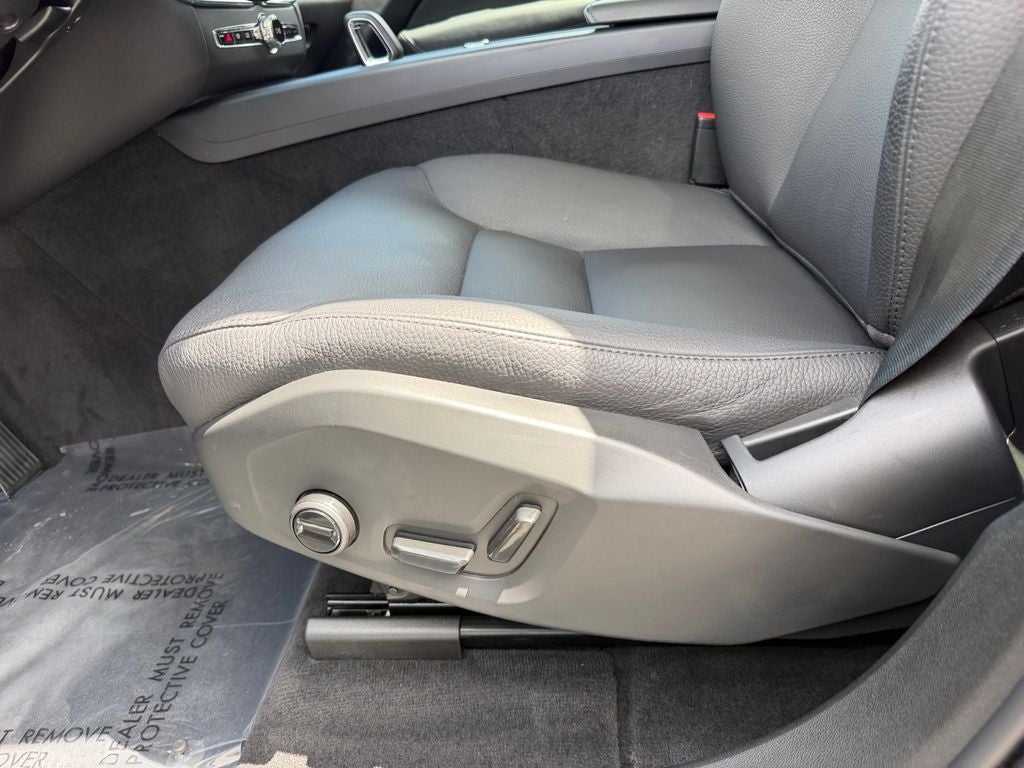 2023 Volvo XC60 B5 Plus Dark Theme