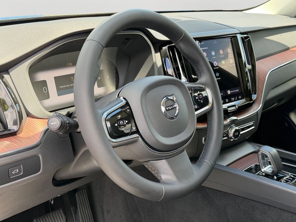 2023 Volvo XC60 B5 Plus Dark Theme