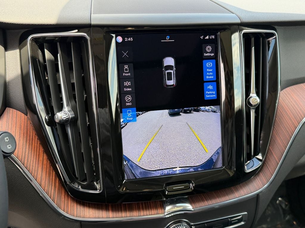 2023 Volvo XC60 B5 Plus Dark Theme