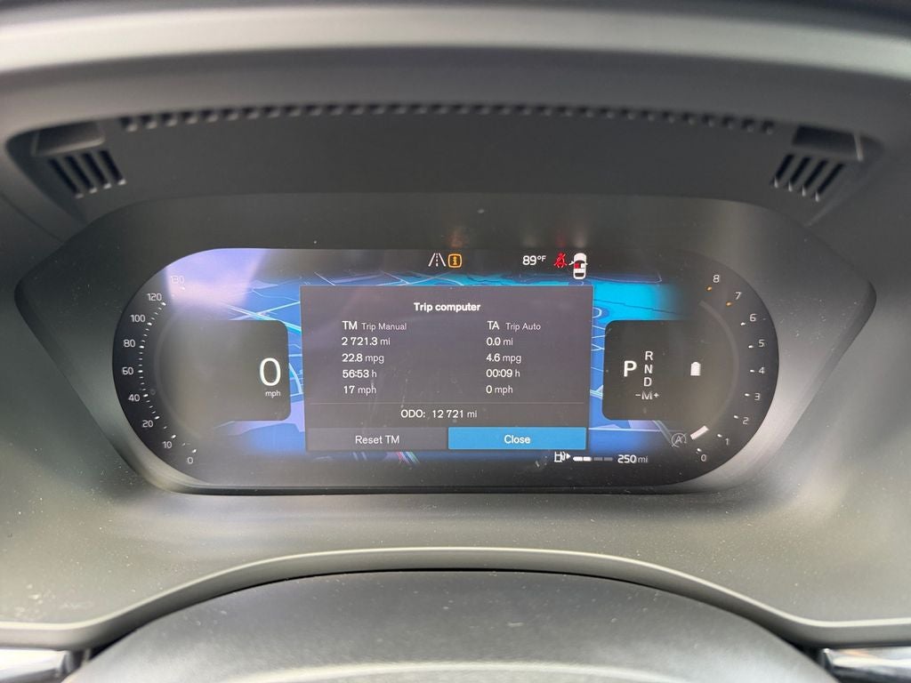2023 Volvo XC60 B5 Plus Dark Theme