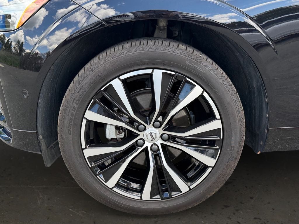 2023 Volvo XC60 B5 Plus Dark Theme