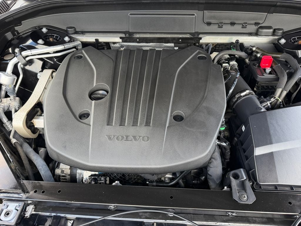 2023 Volvo XC60 B5 Plus Dark Theme